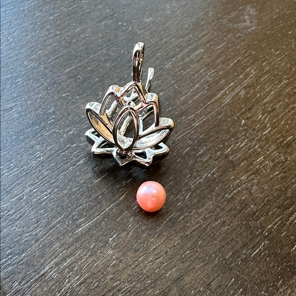 Silver Lotus Pendant with Pink Pearl - Picture 4 of 4
